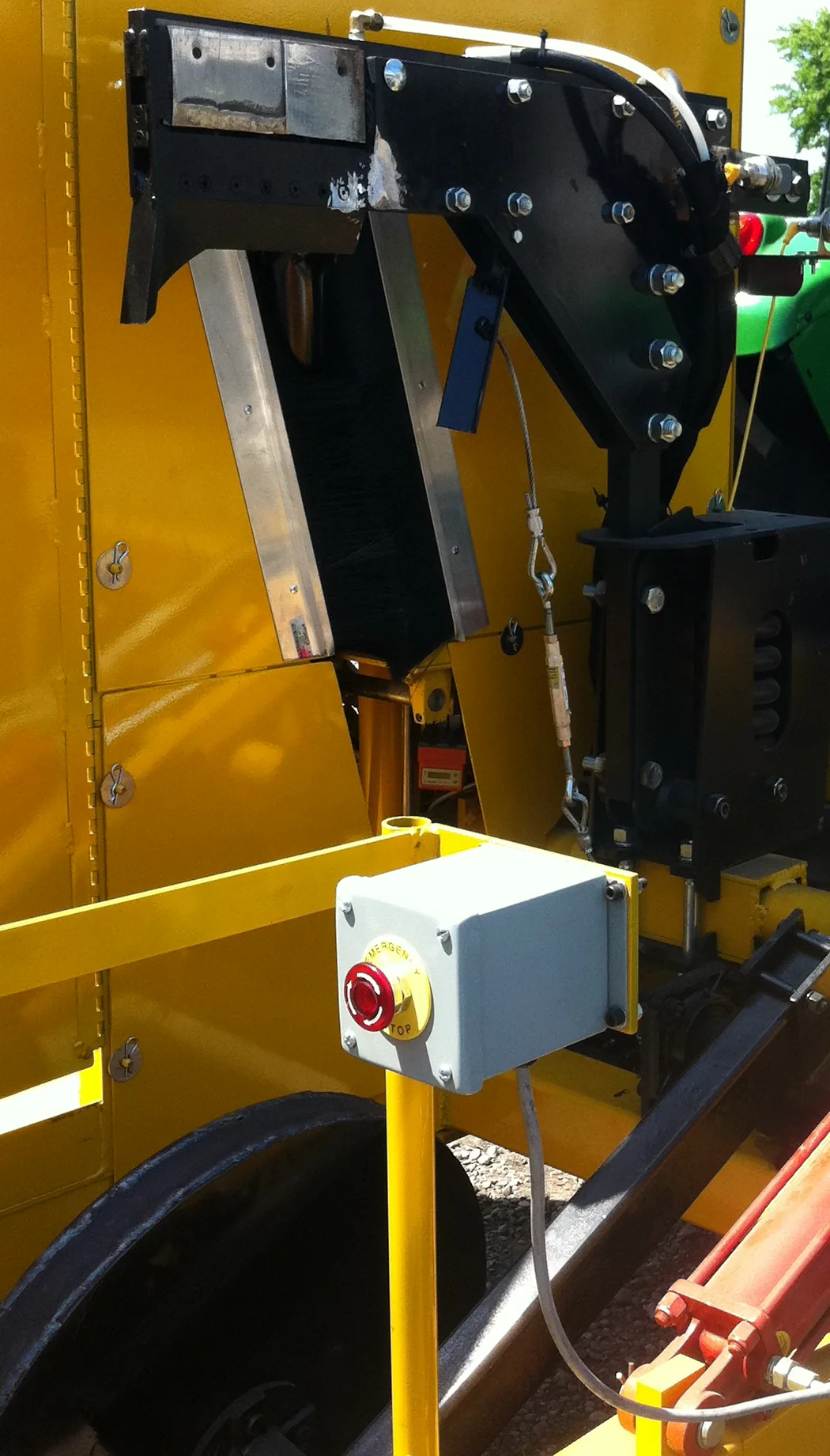 Hydraulic soil-sampling rig with carousel control